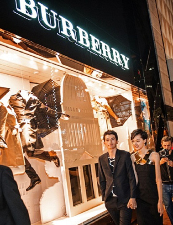 Burberry“风衣艺术”展上海揭幕